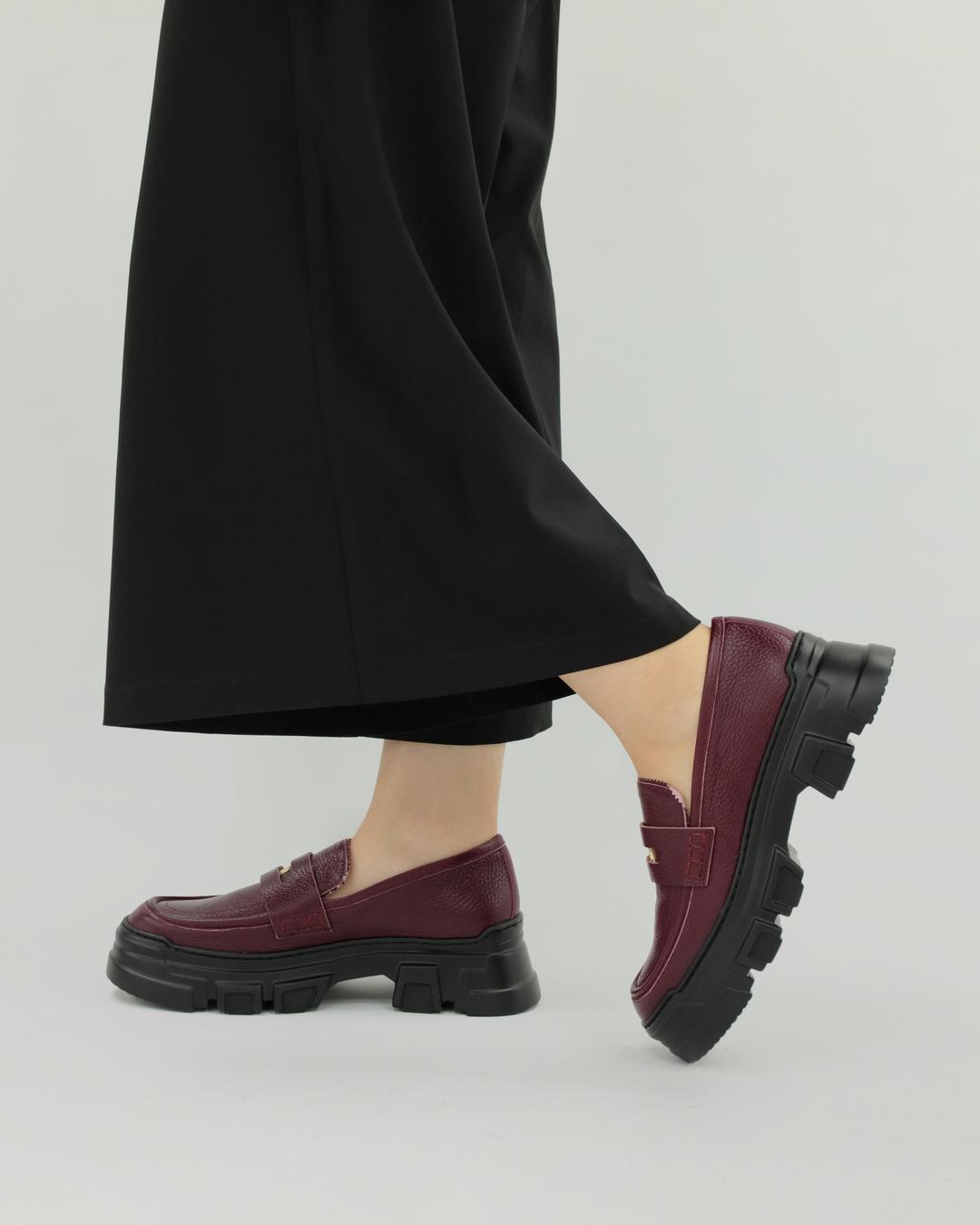Лоферы Pollini.