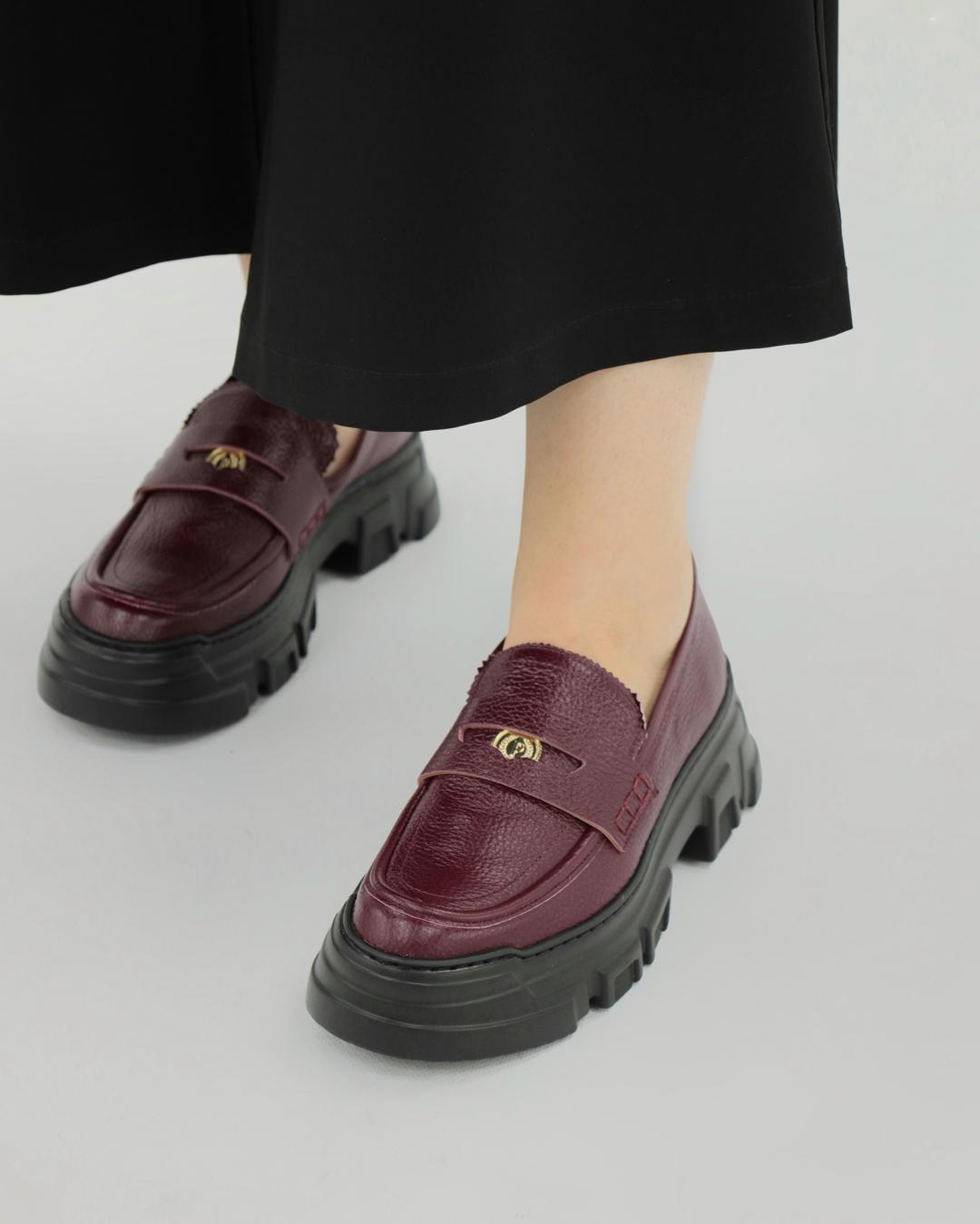 Лоферы Pollini.