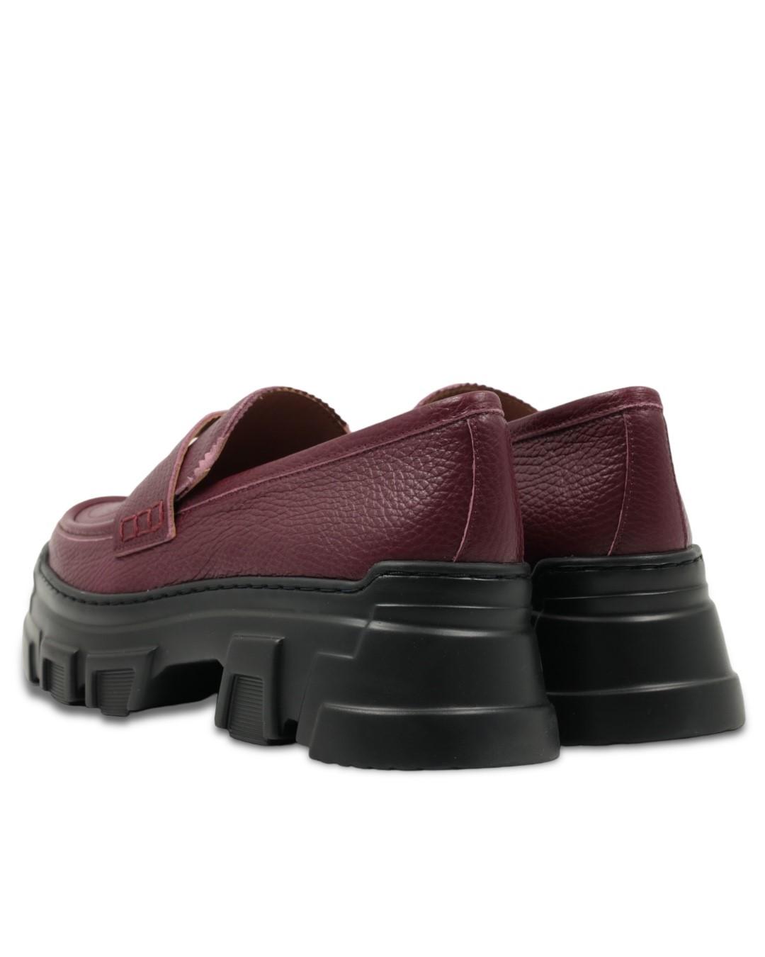 Лоферы Pollini.